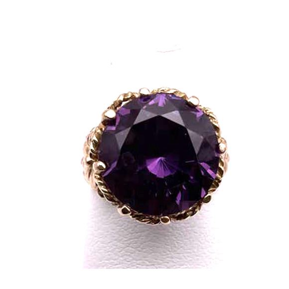 Vintage 10K Yellow Gold Women'sRing With Large Purple StoneSize 6